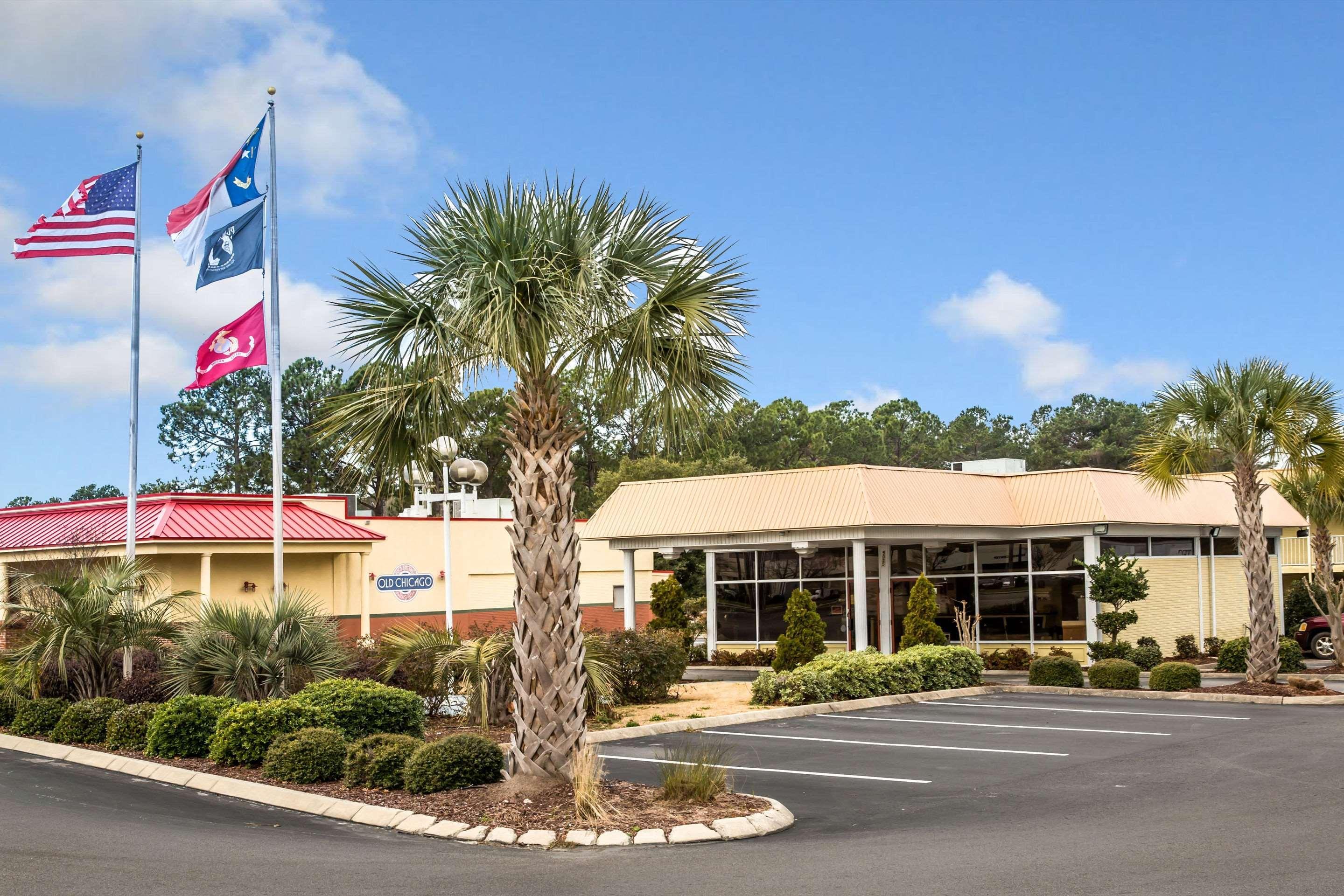 Rodeway Inn & Suites Wilmington North Bagian luar foto