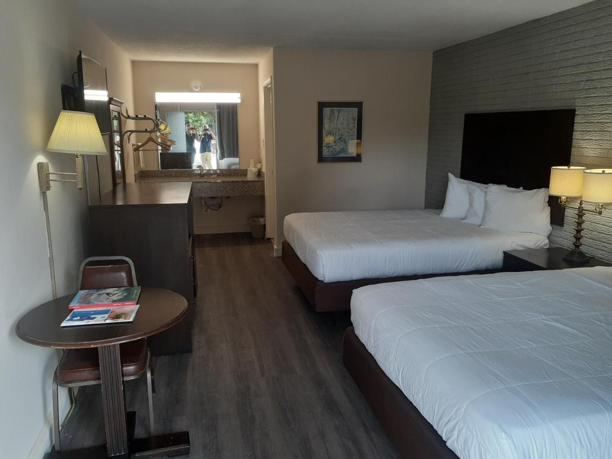 Rodeway Inn & Suites Wilmington North Ruang foto
