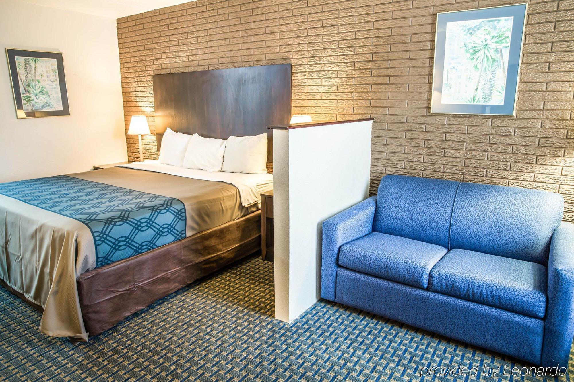 Rodeway Inn & Suites Wilmington North Bagian luar foto
