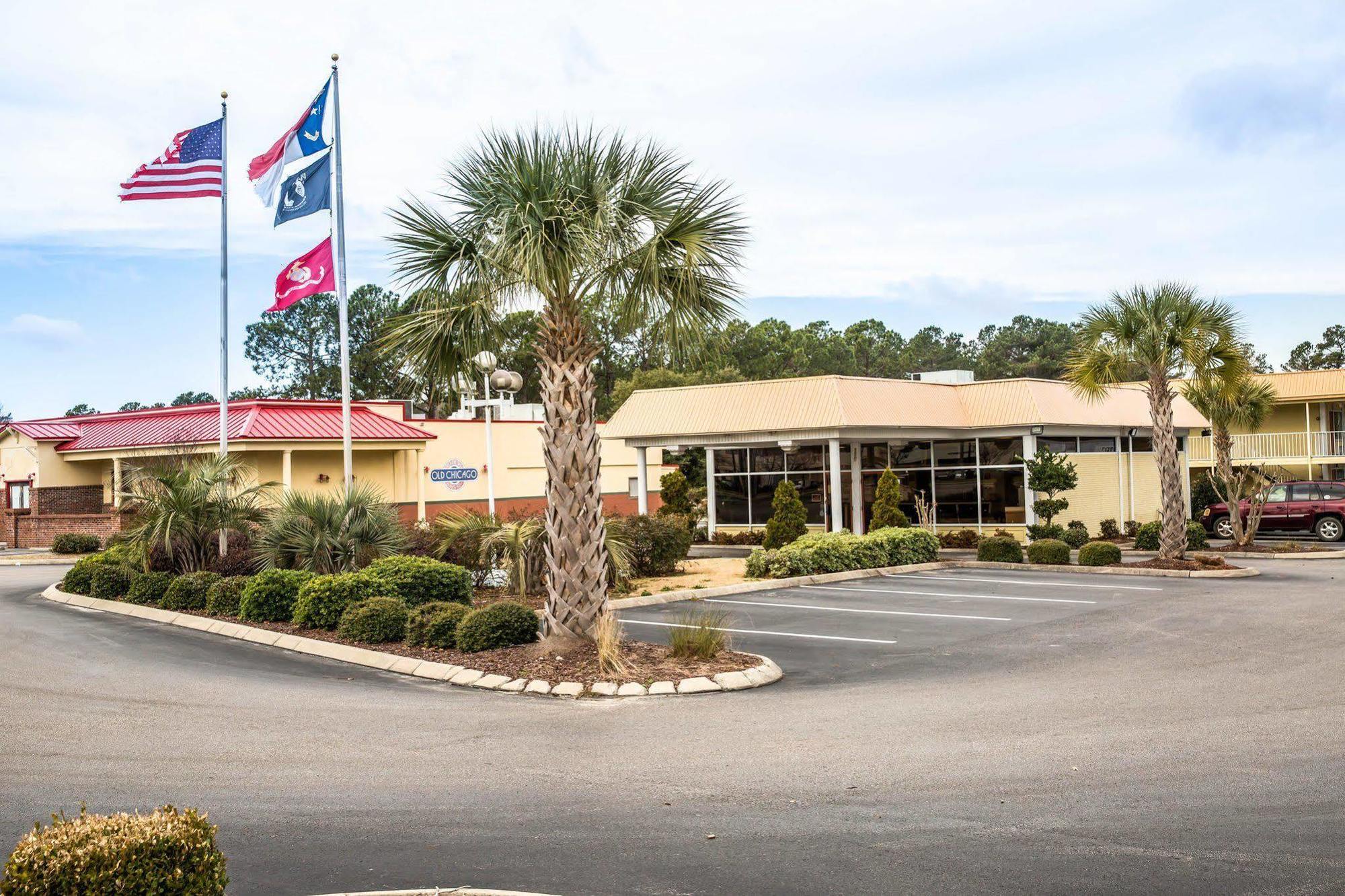 Rodeway Inn & Suites Wilmington North Bagian luar foto