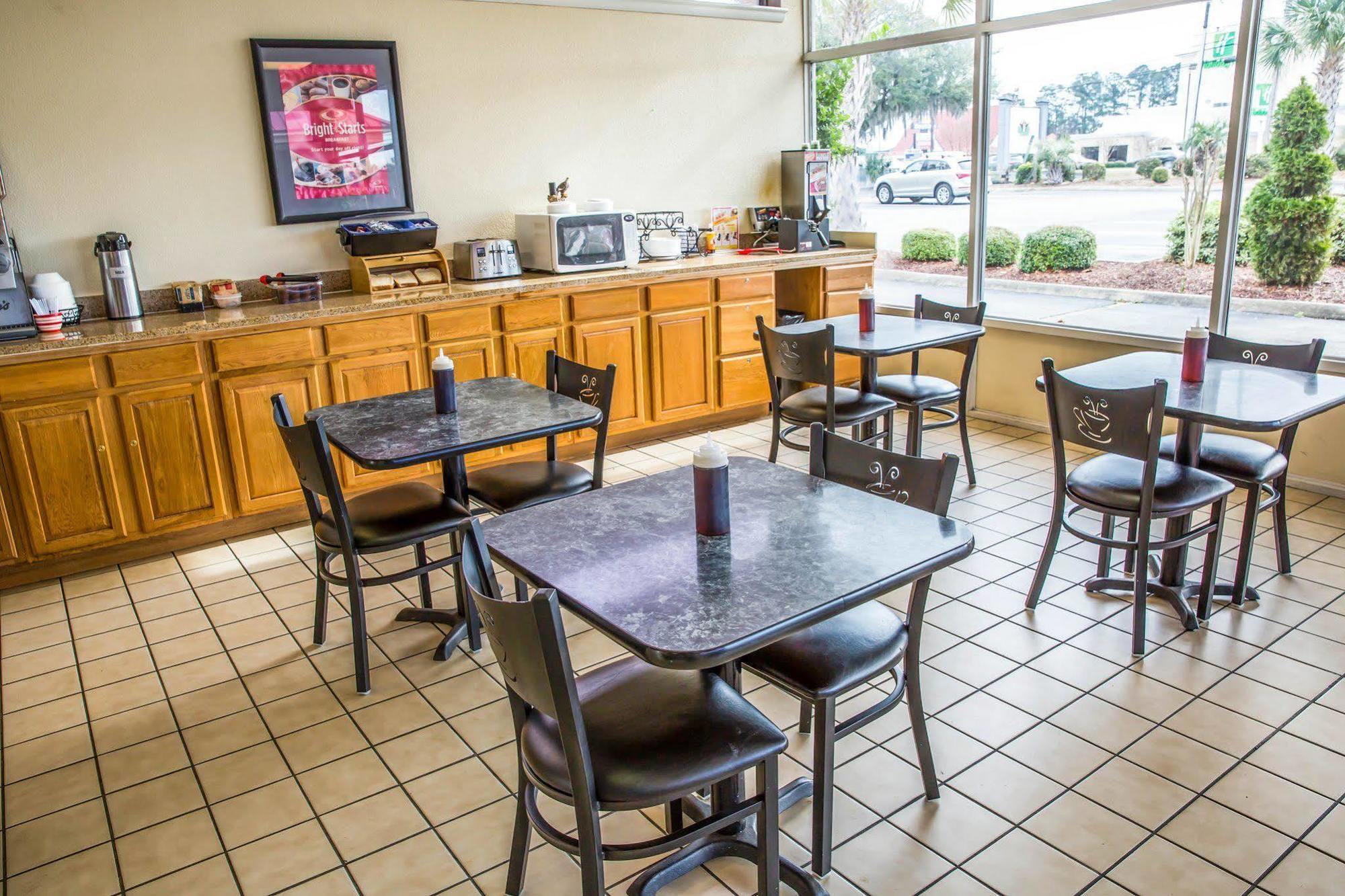 Rodeway Inn & Suites Wilmington North Bagian luar foto